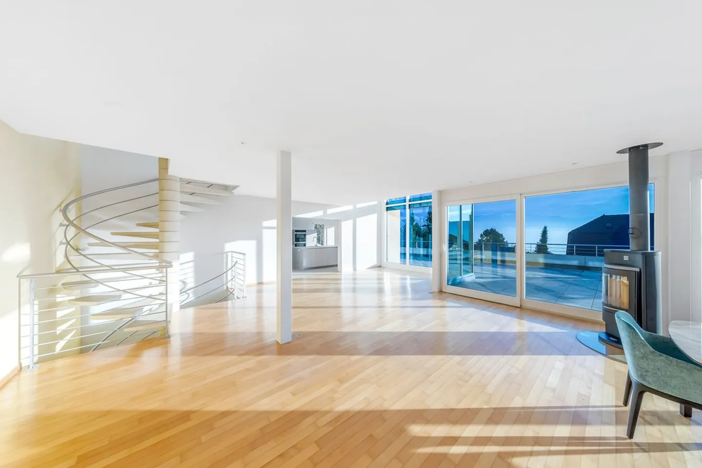 Family villa with pool, lake and Alps view - Photo 5 of 11