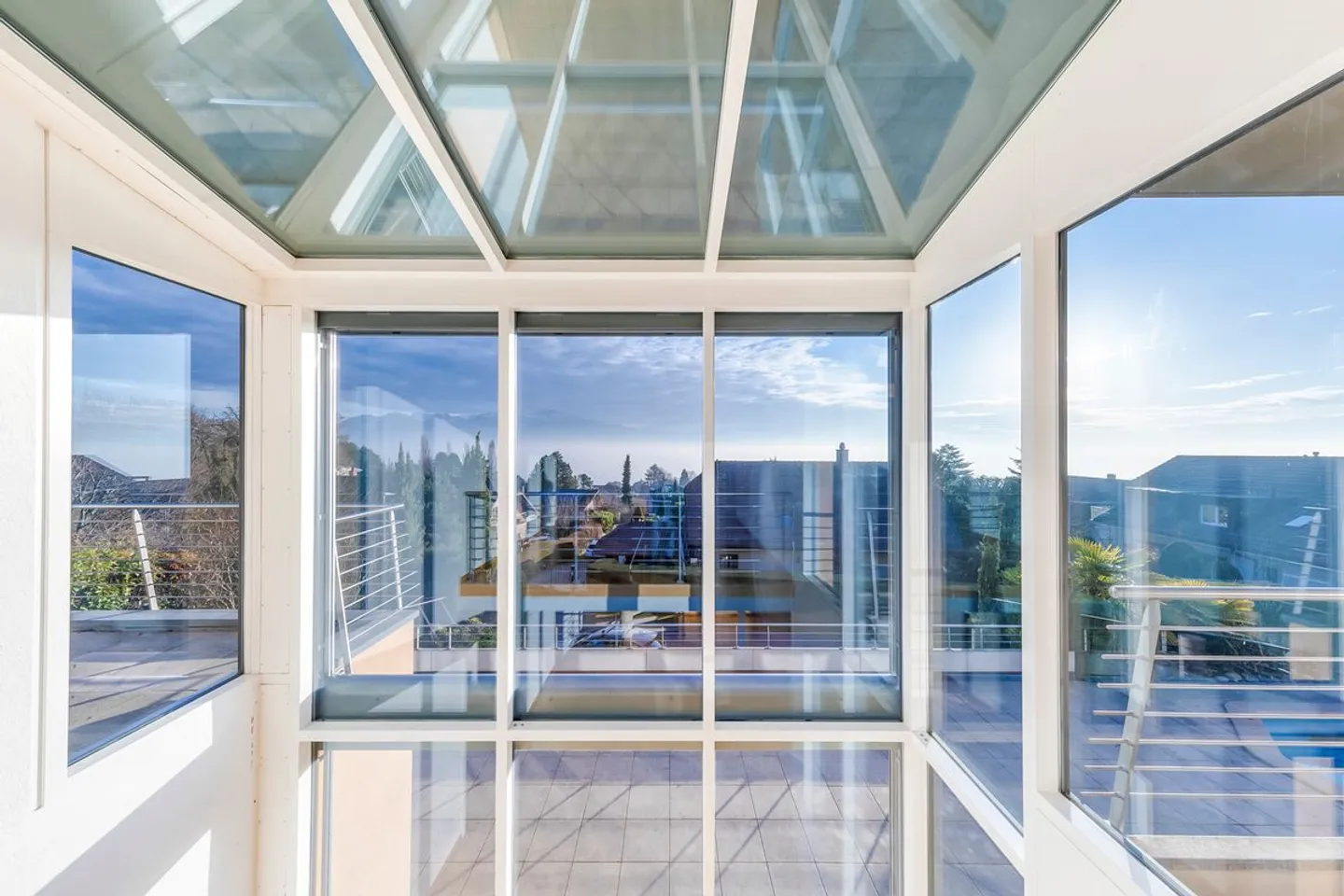 Family villa with pool, lake and Alps view - Photo 8 of 11