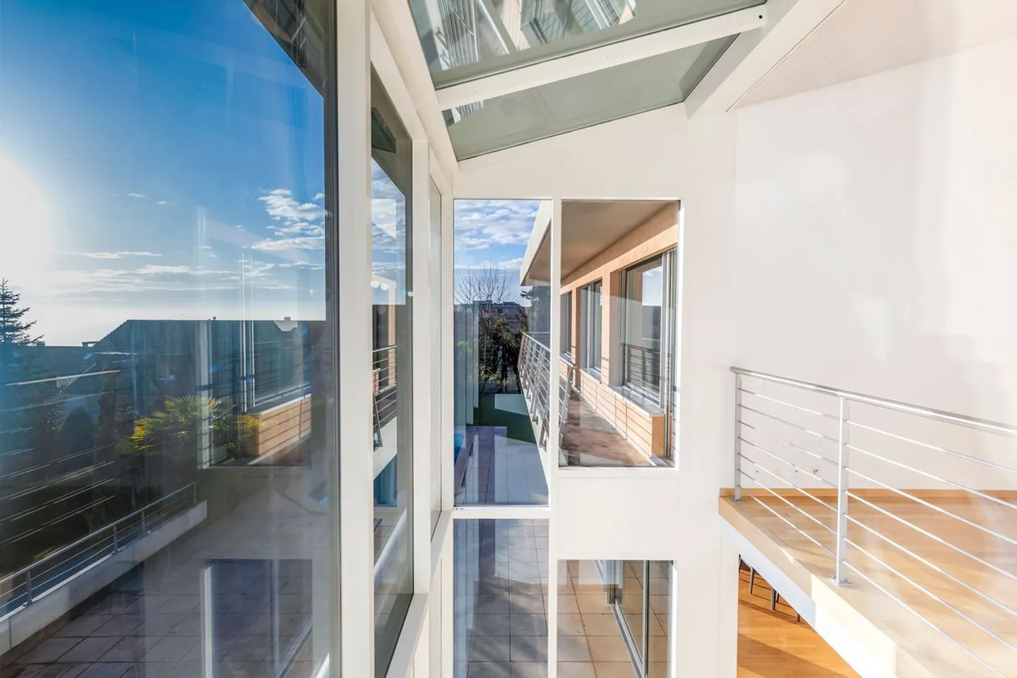 Family villa with pool, lake and Alps view - Photo 9 of 11