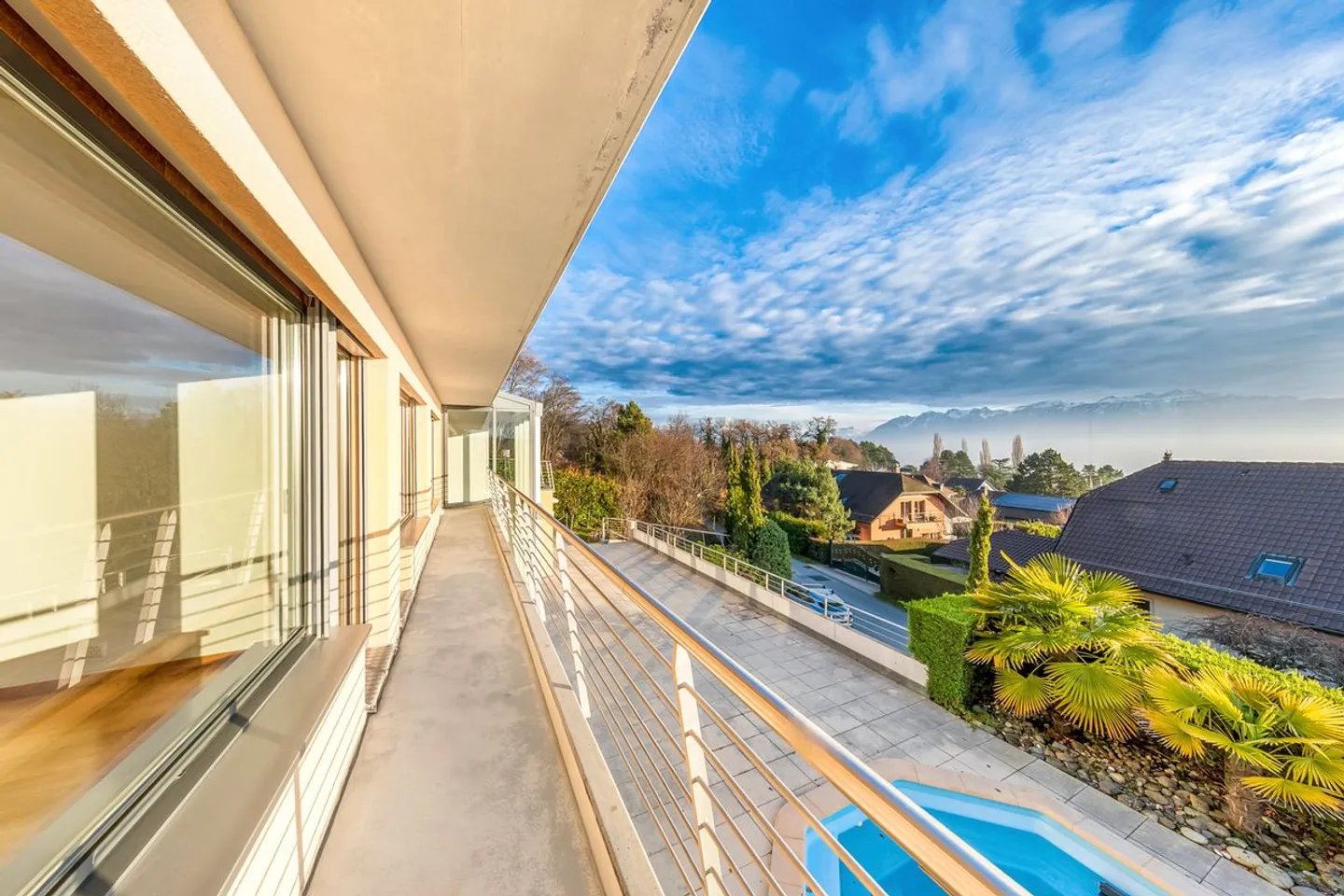 Family villa with pool, lake and Alps view - Photo 11 of 11