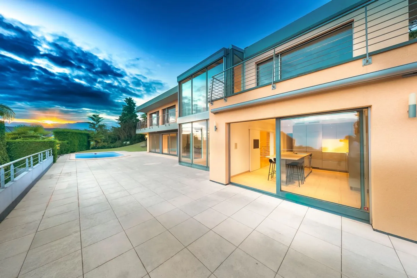 Family villa with pool, lake and Alps view - Photo 4 of 11