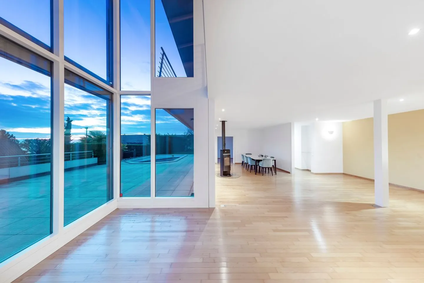 Family villa with pool, lake and Alps view - Photo 6 of 11