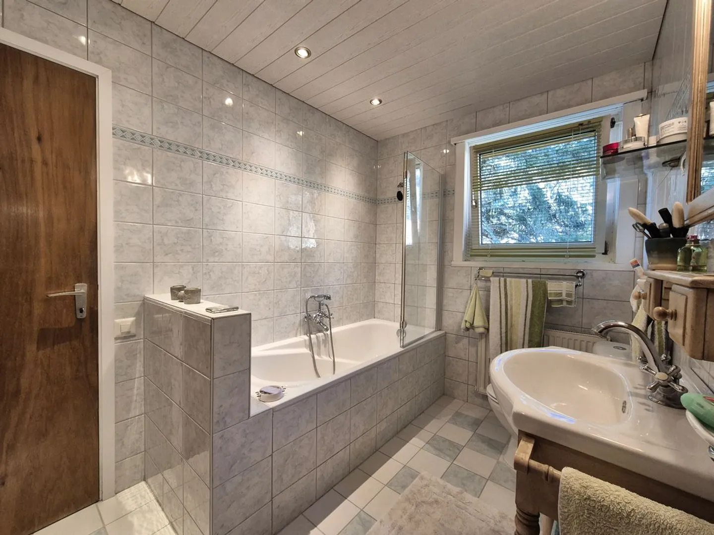 IDEALE PER INDIPENDENTI in zona artigianale! Villa di 5,5 locali con laboratorio annesso di 350 m² - Foto 10 di 12