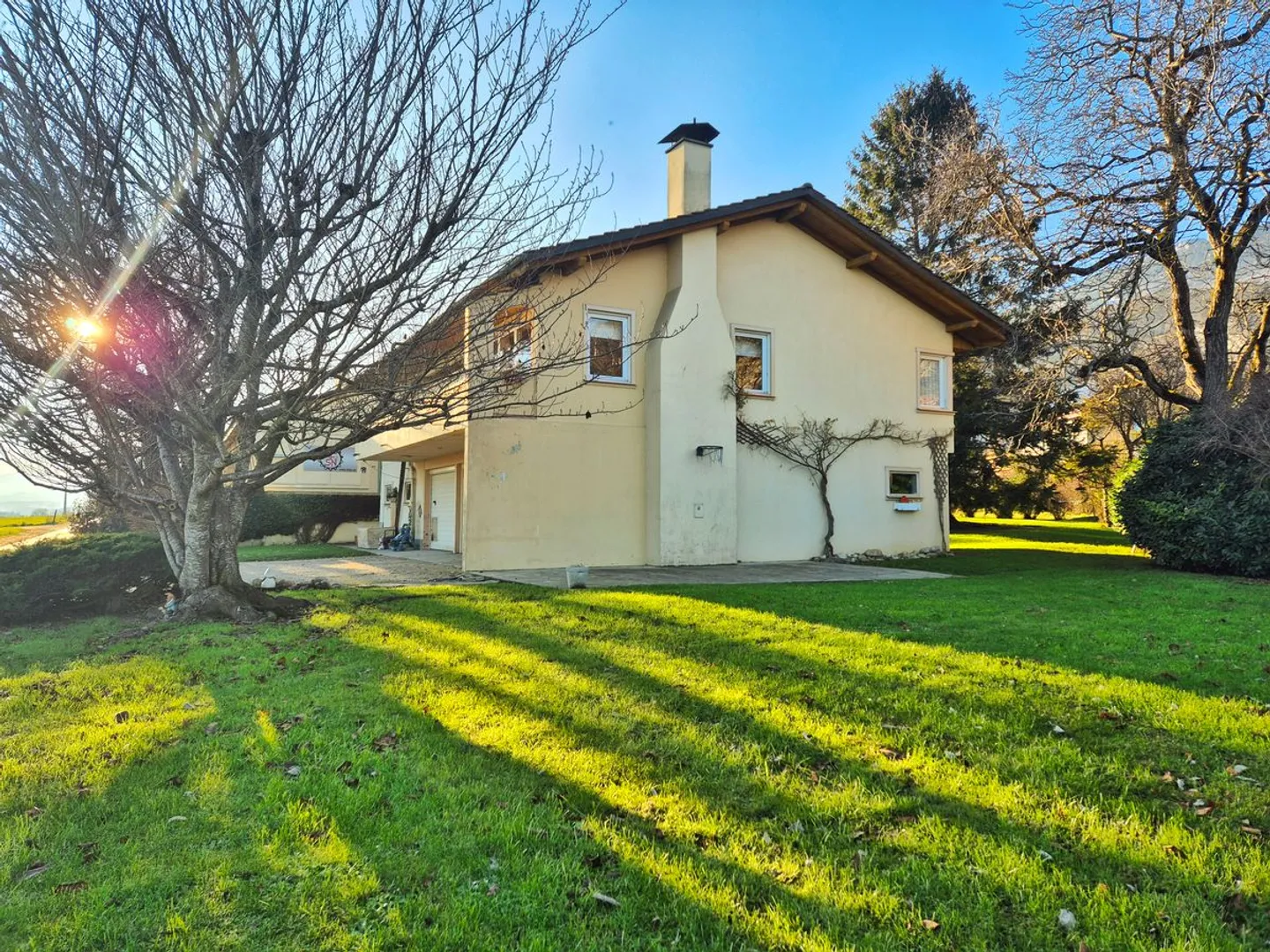 IDEALE PER INDIPENDENTI in zona artigianale! Villa di 5,5 locali con laboratorio annesso di 350 m² - Foto 1 di 12