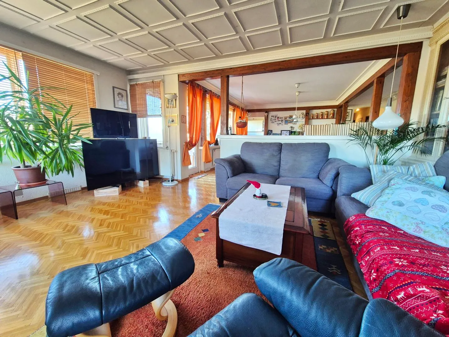 IDEALE PER INDIPENDENTI in zona artigianale! Villa di 5,5 locali con laboratorio annesso di 350 m² - Foto 5 di 12