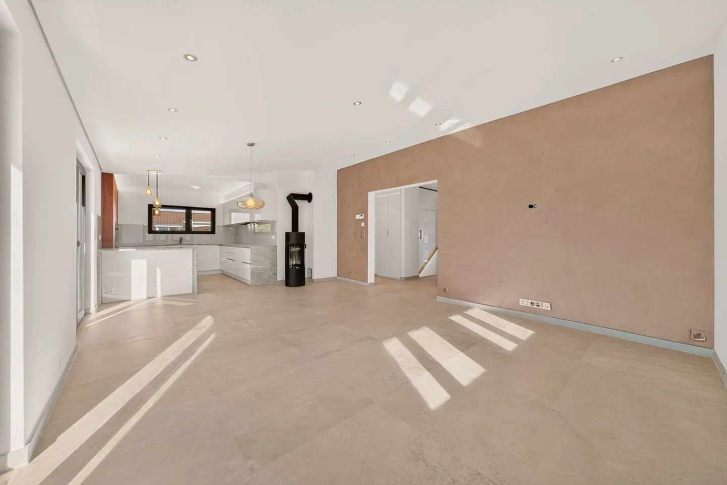 Heartthrob in Aigle: The perfect blend of contemporary elegance and energy efficiency - Photo 4 of 13