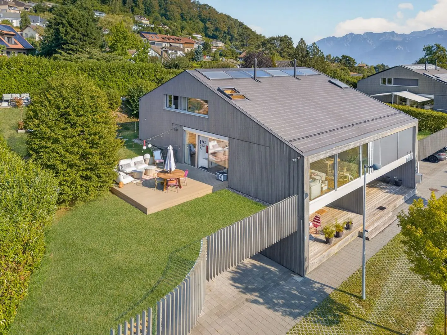 A contemporary gem in Lavaux: spectacular view of the lake and daily comfort - Photo 1 of 13