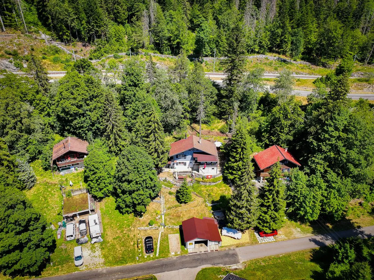 Joli Chalet à potentiel! - Photo 2 sur 8
