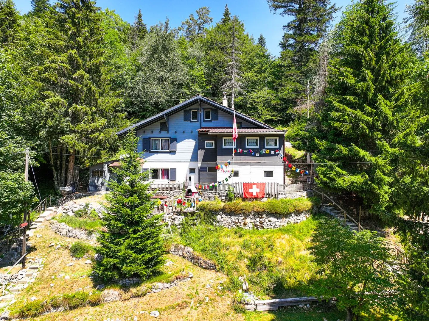 Joli Chalet à potentiel! - Photo 1 sur 8