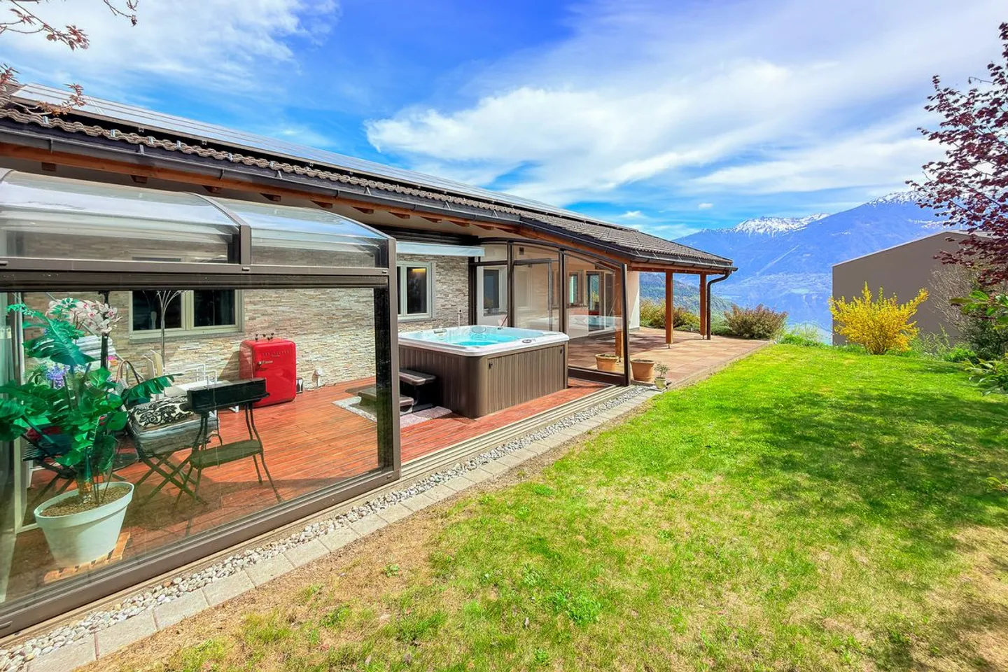 Villa rénovée avec vue alpine - Photo 3 sur 6