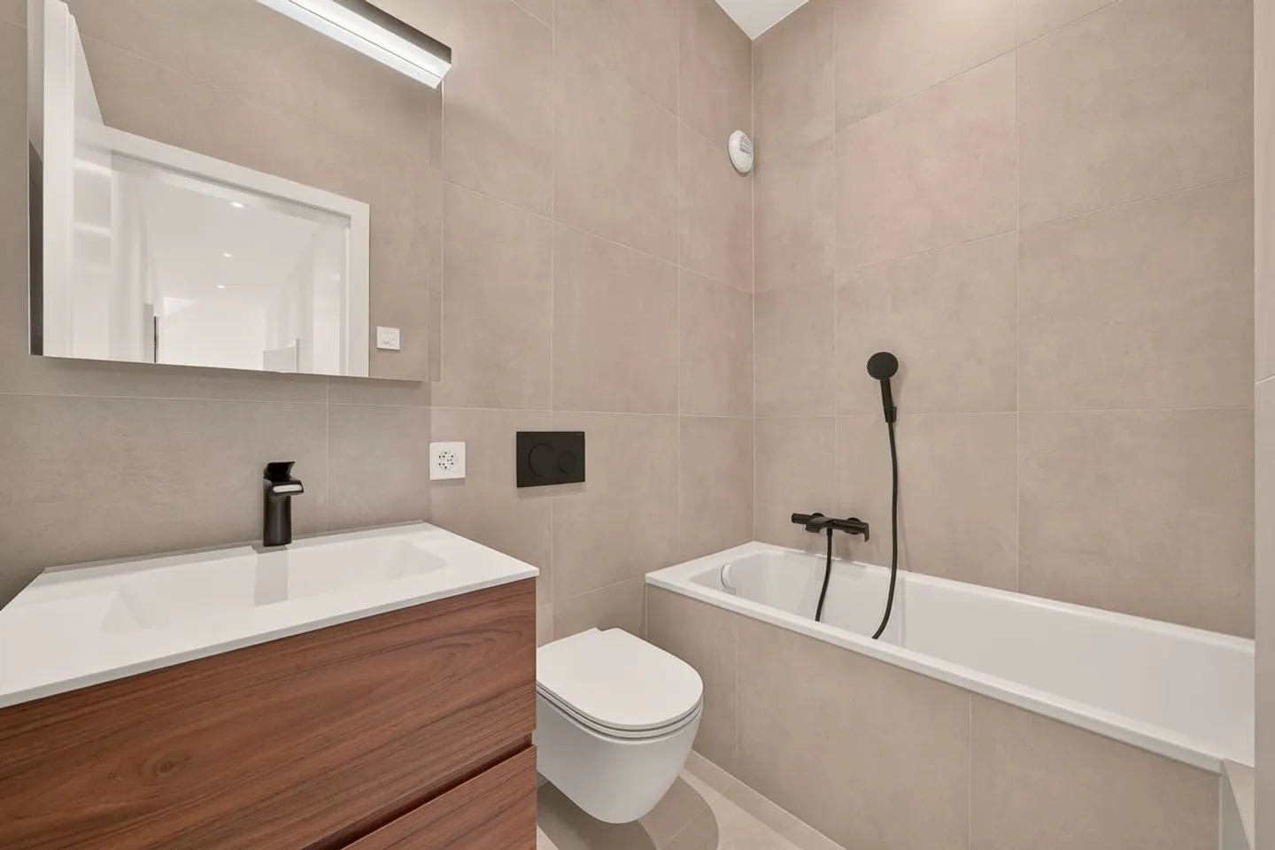 New, delivered, available: your penthouse in Saint-Prex is waiting for you - Photo 9 of 13
