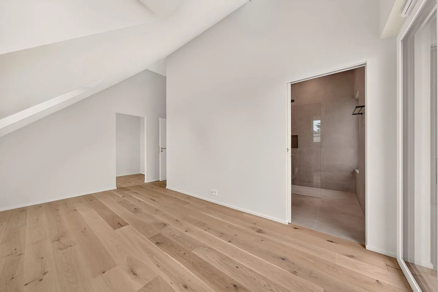 New, delivered, available: your penthouse in Saint-Prex is waiting for you - Photo 6 of 13
