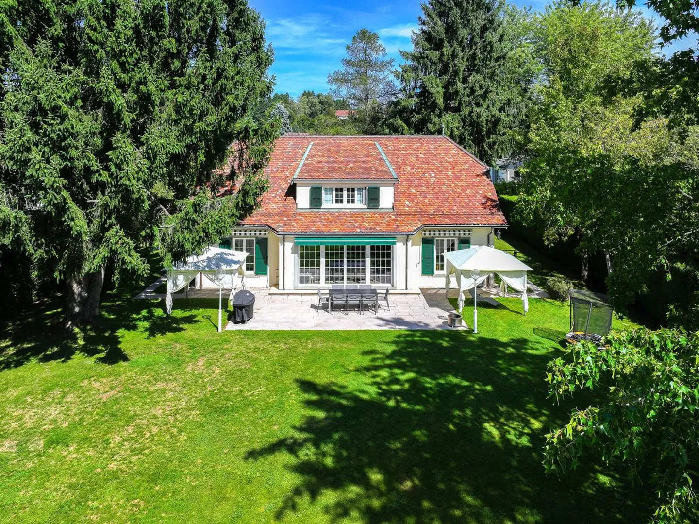 Magnificent family villa - Photo 1 of 13