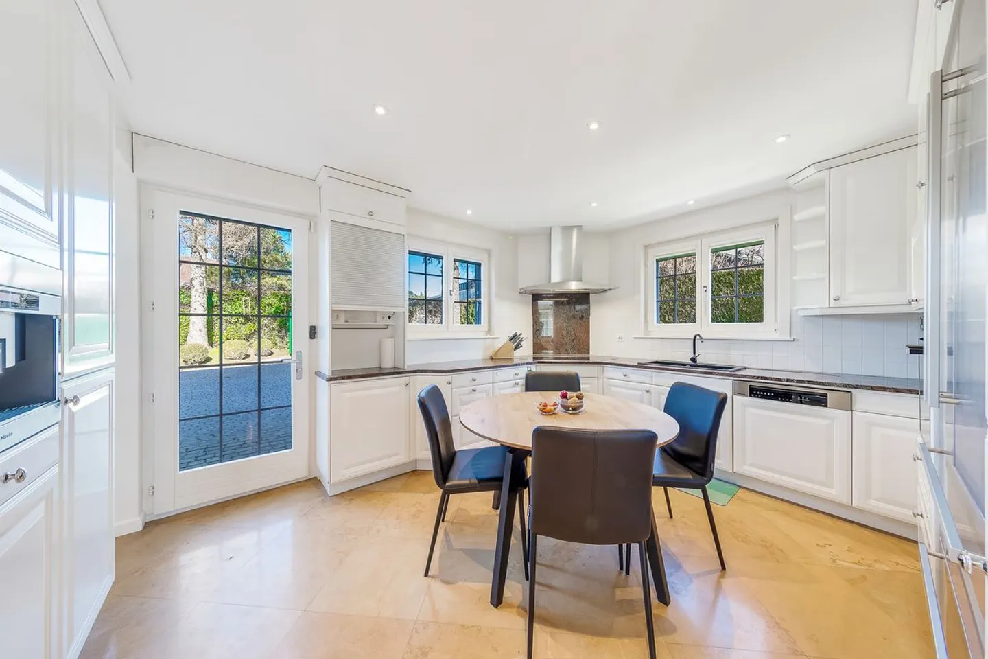 Magnificent family villa - Photo 10 of 13