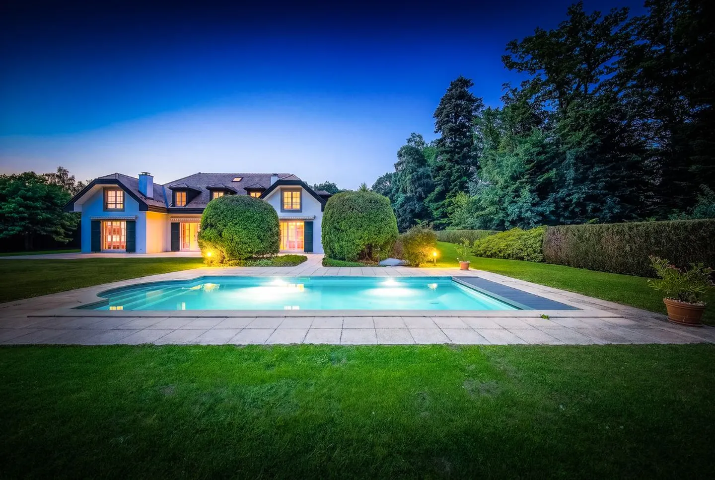 Villa familiale élégante avec piscine - Photo 1 sur 13