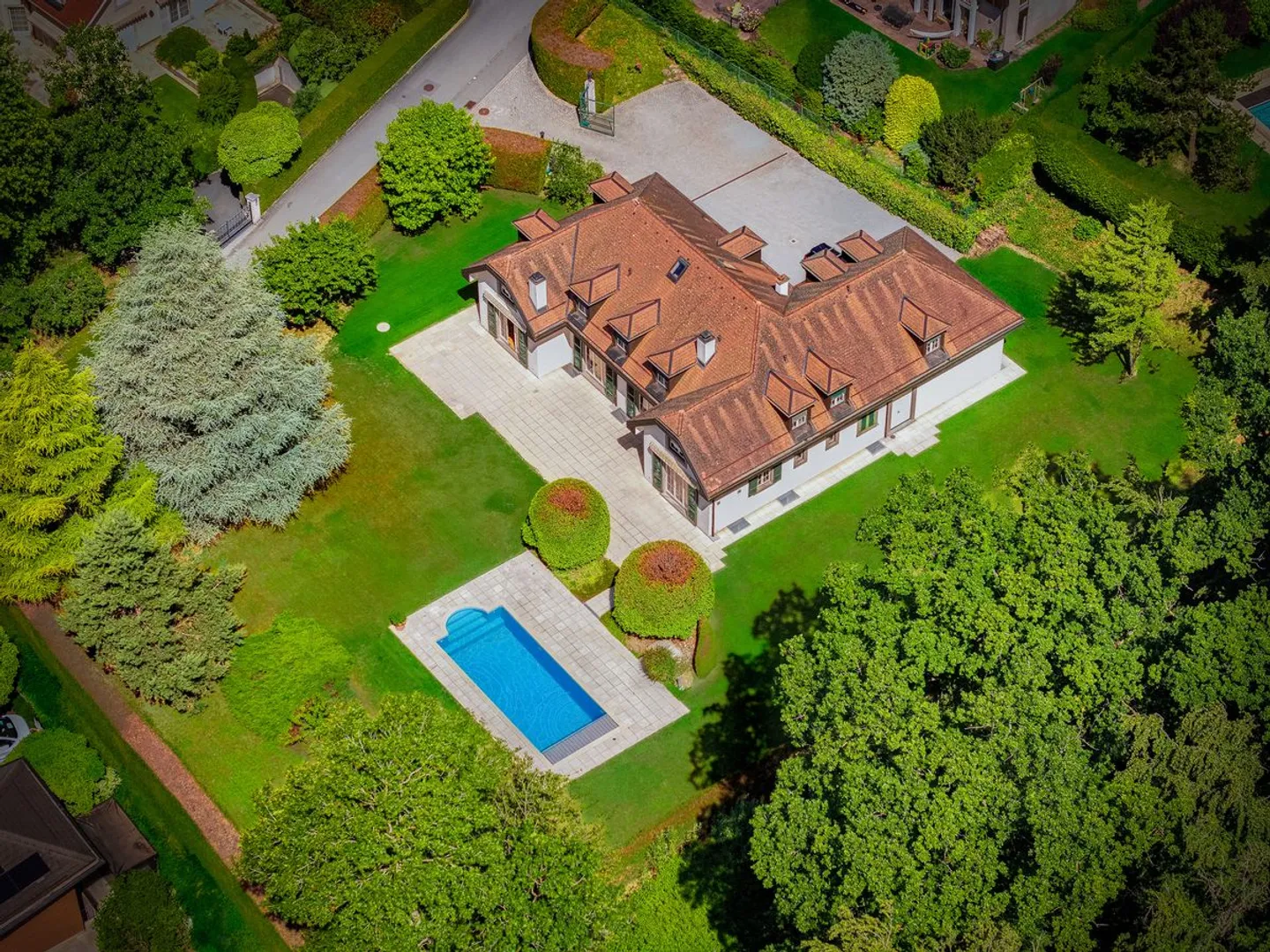 Villa familiale élégante avec piscine - Photo 2 sur 13