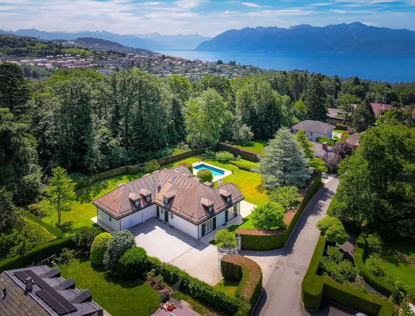 Villa familiale élégante avec piscine - Photo 3 sur 13