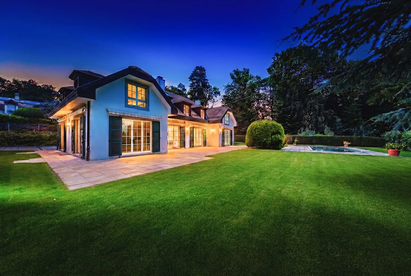 Villa familiale élégante avec piscine - Photo 4 sur 13