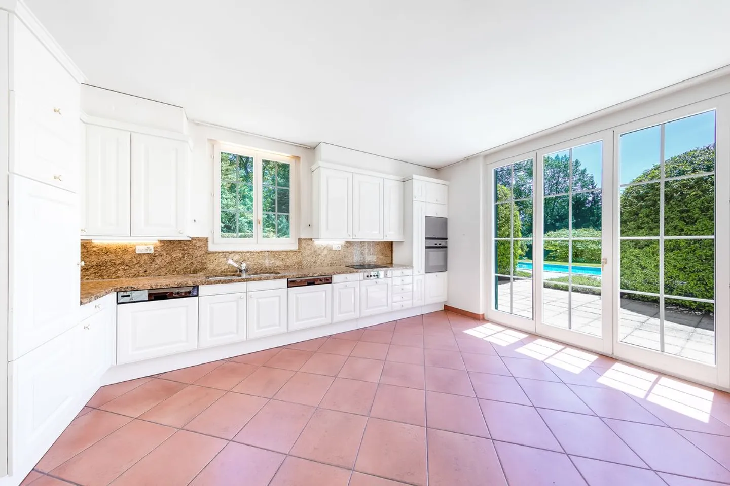 Villa familiale élégante avec piscine - Photo 10 sur 13
