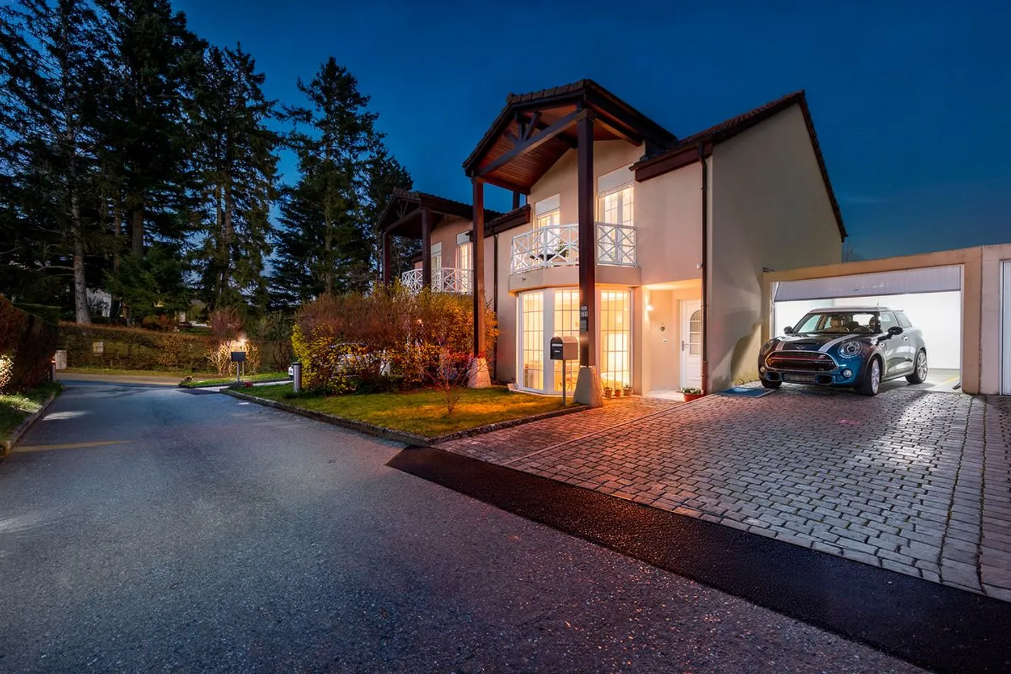 Magnifica villa familiare luminosa con vista lago - Foto 1 di 13