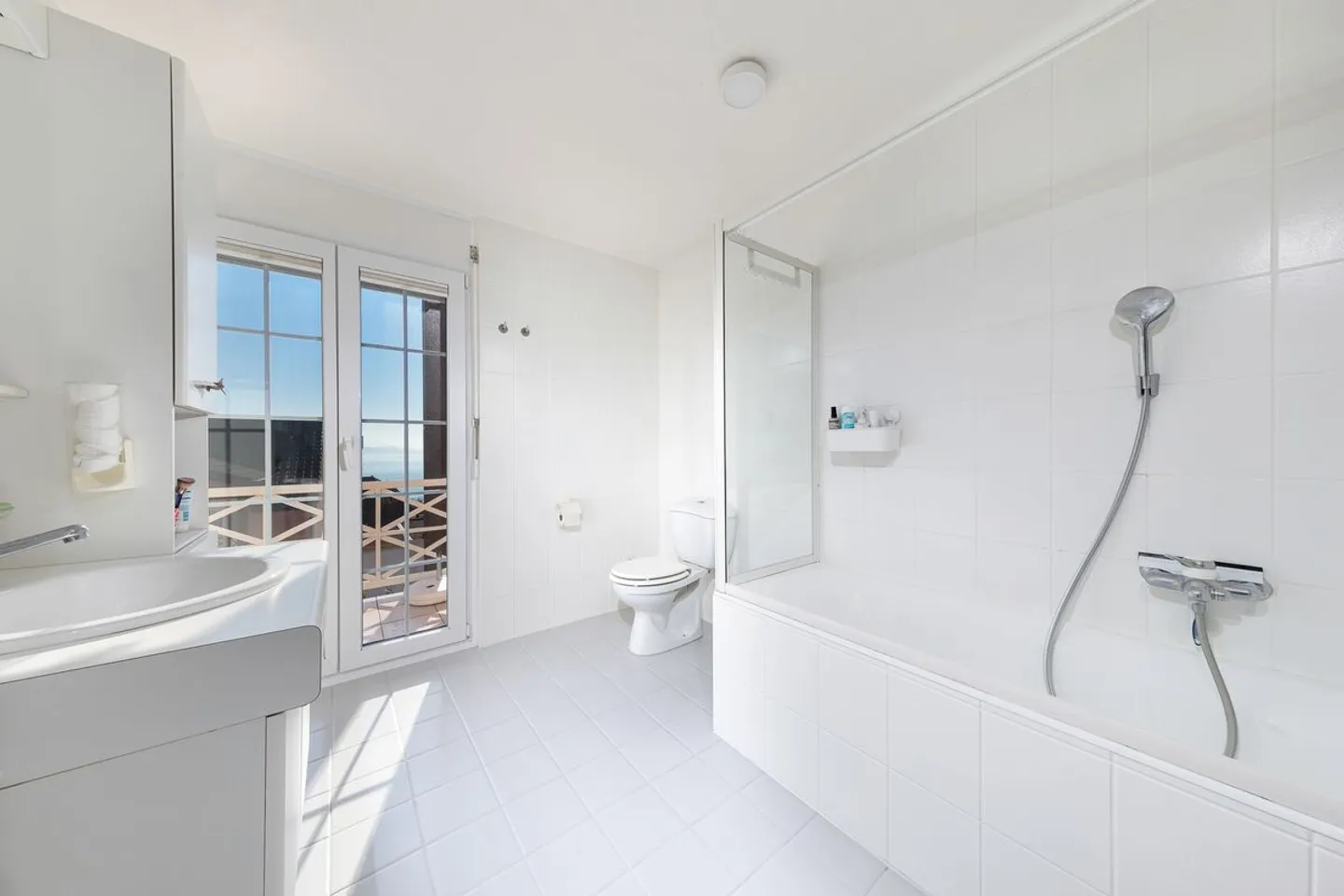 Magnifica villa familiare luminosa con vista lago - Foto 11 di 13