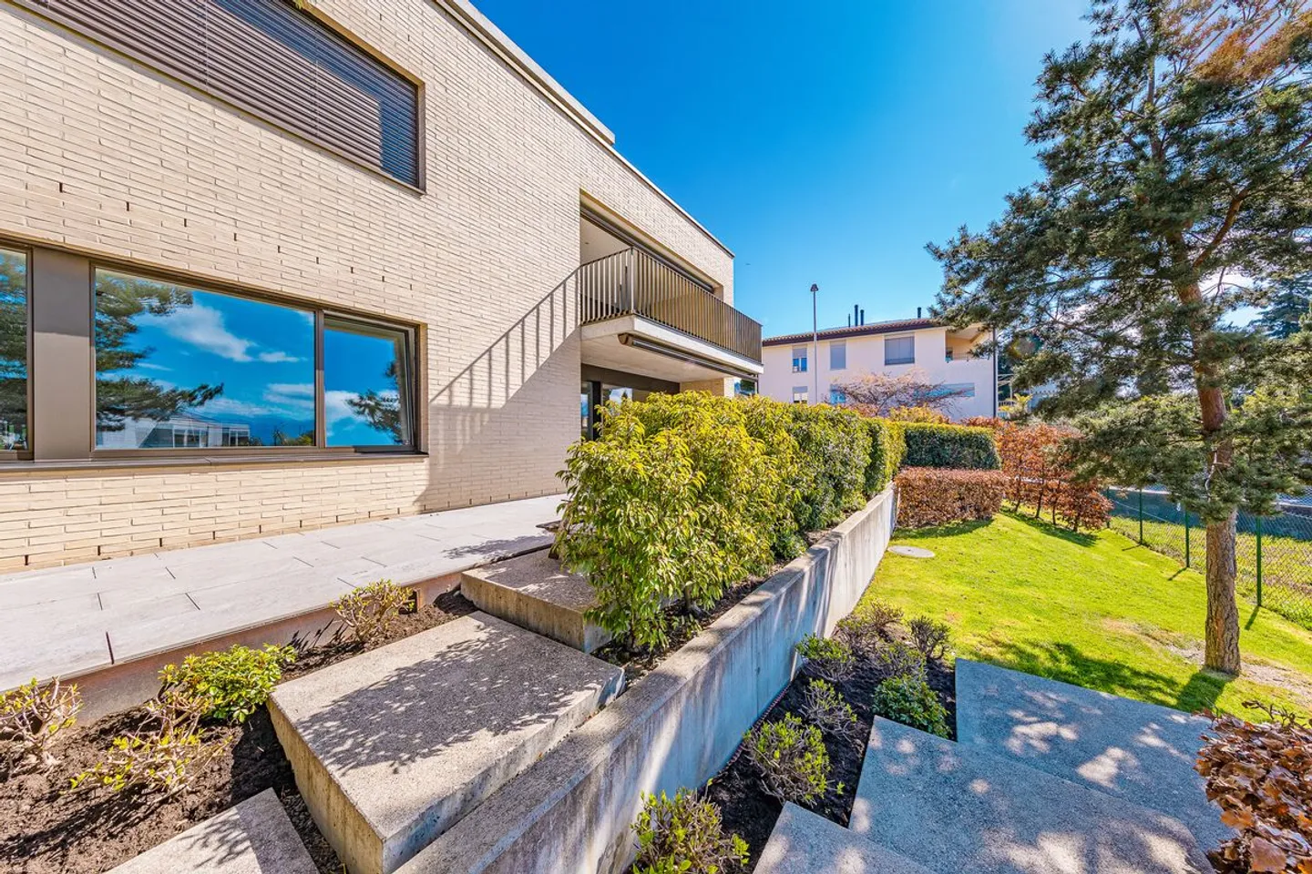 Luxury 7.5-room apartment with garden near Lake Geneva - Photo 2 of 13