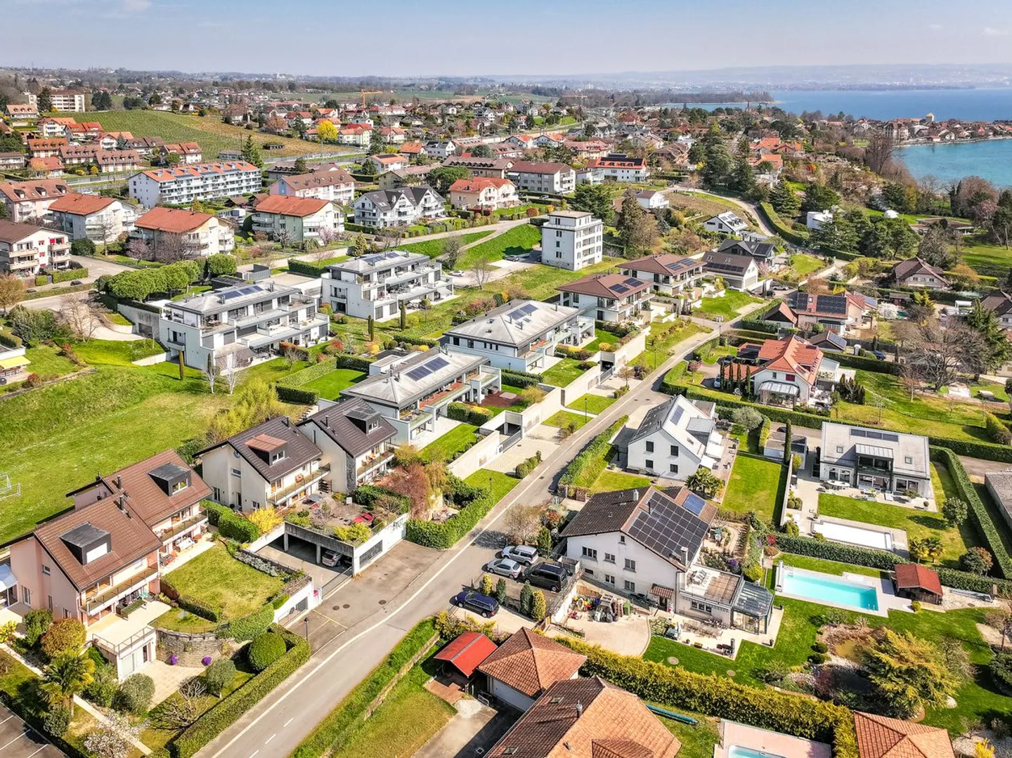 Elegant Family Apartment Near Lake - Photo 1 of 11