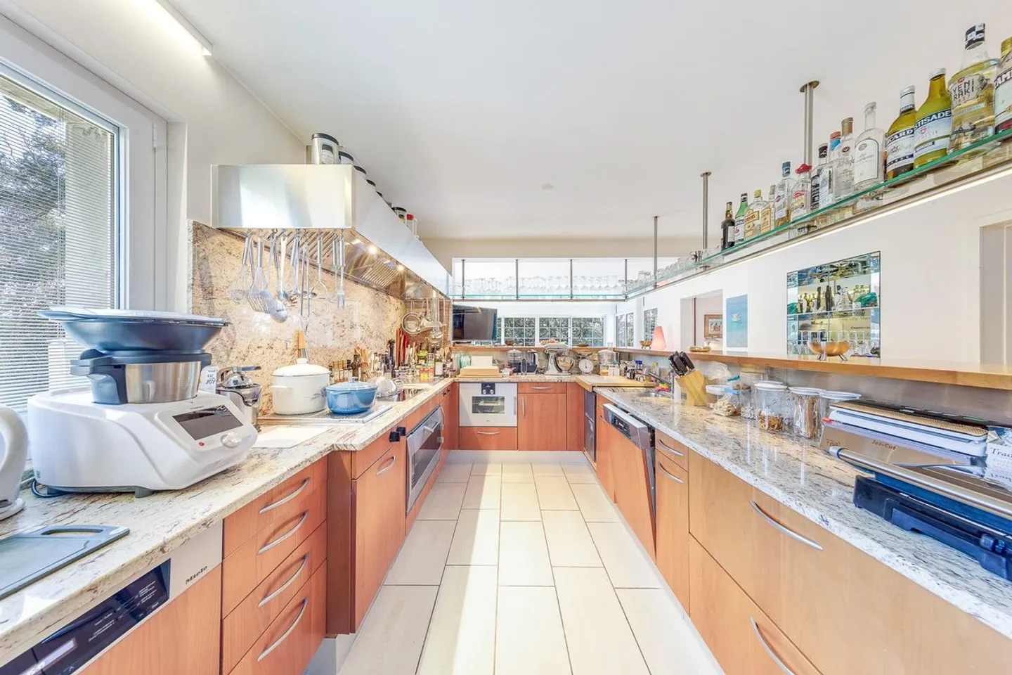 Superba villa indipendente in un quartiere residenziale - Foto 9 di 13