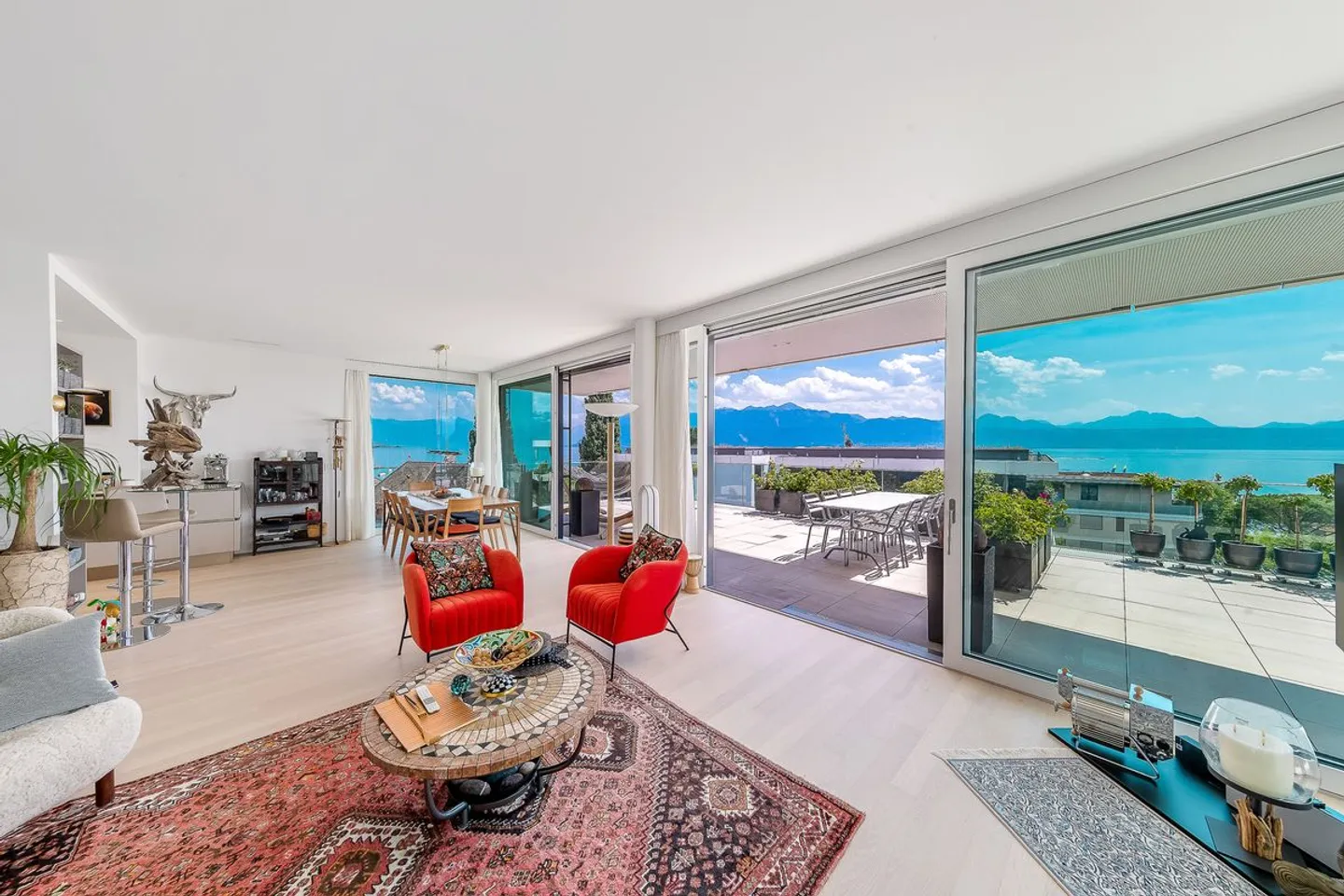 Exceptional penthouse with feet in the water - Photo 7 of 13