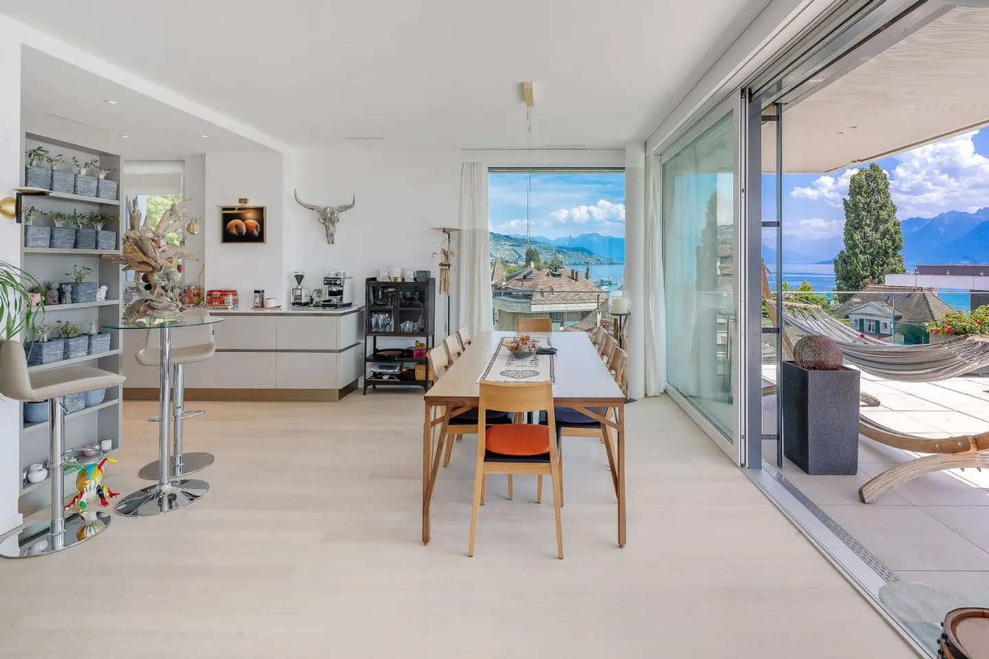 Exceptional penthouse with feet in the water - Photo 8 of 13