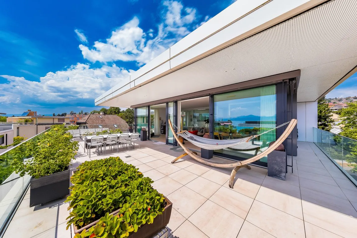Exceptional penthouse with feet in the water - Photo 4 of 13