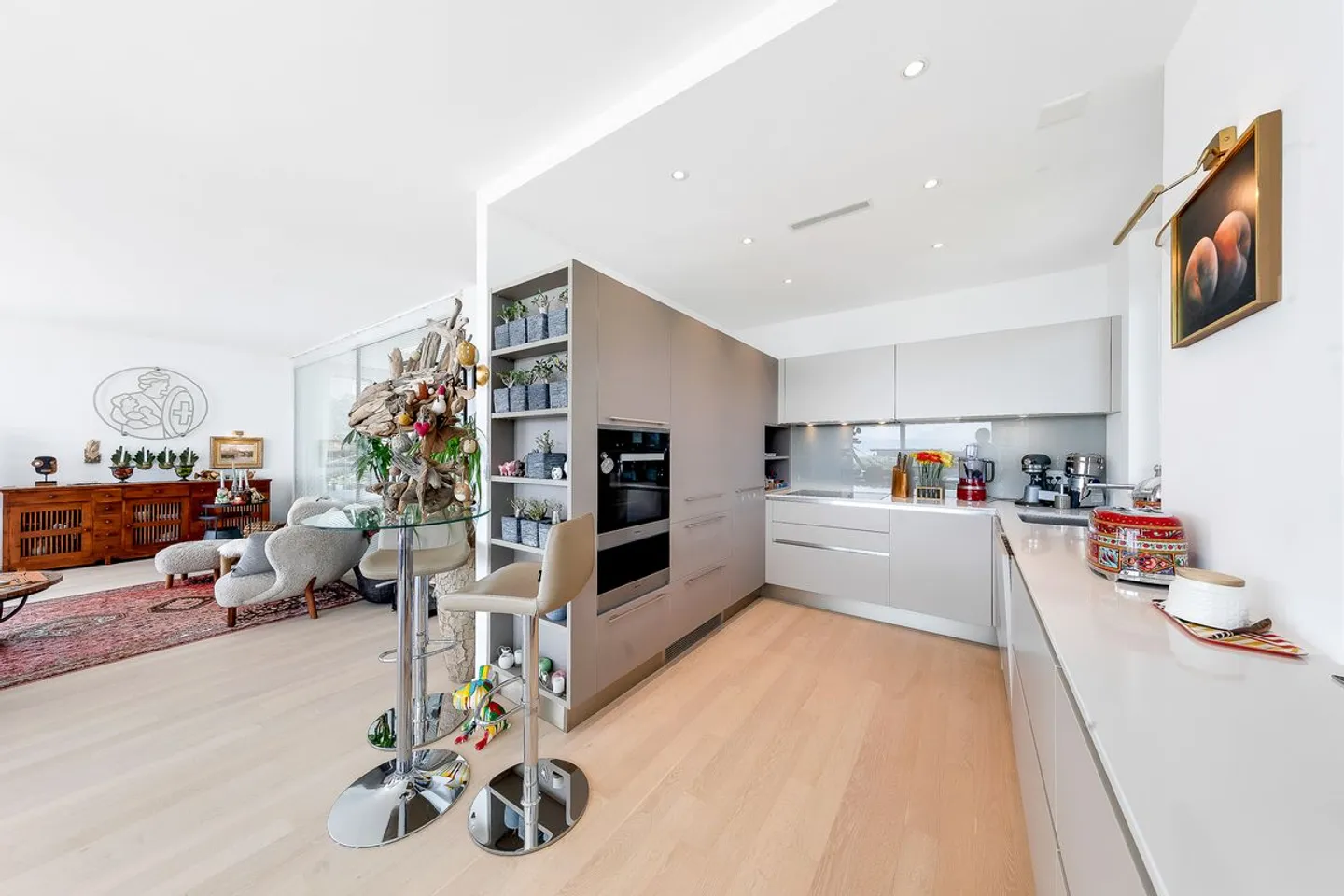 Exceptional penthouse with feet in the water - Photo 9 of 13