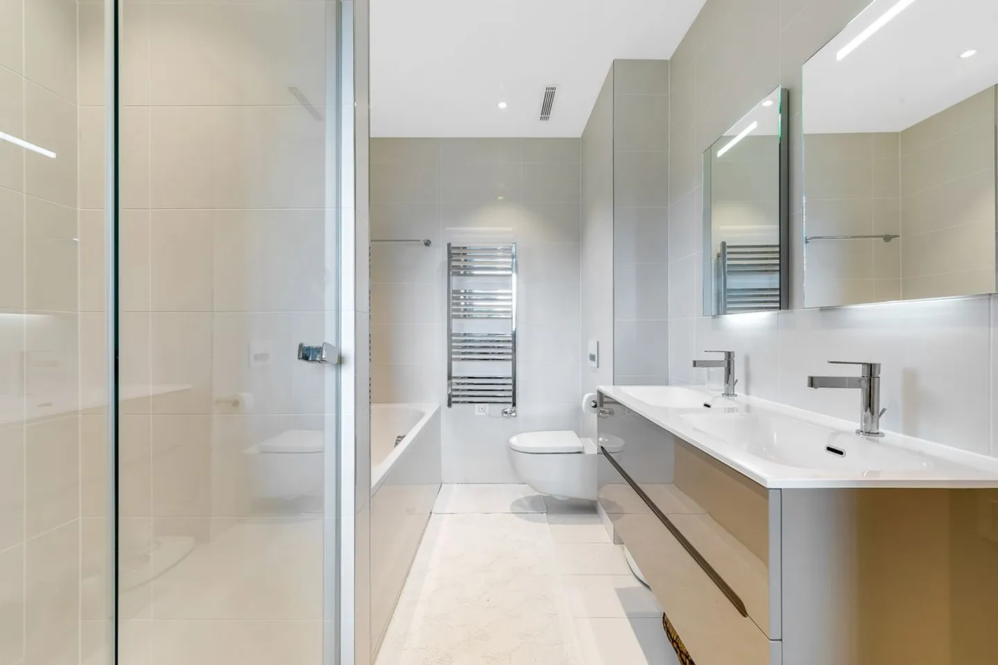 Exceptional penthouse with feet in the water - Photo 12 of 13