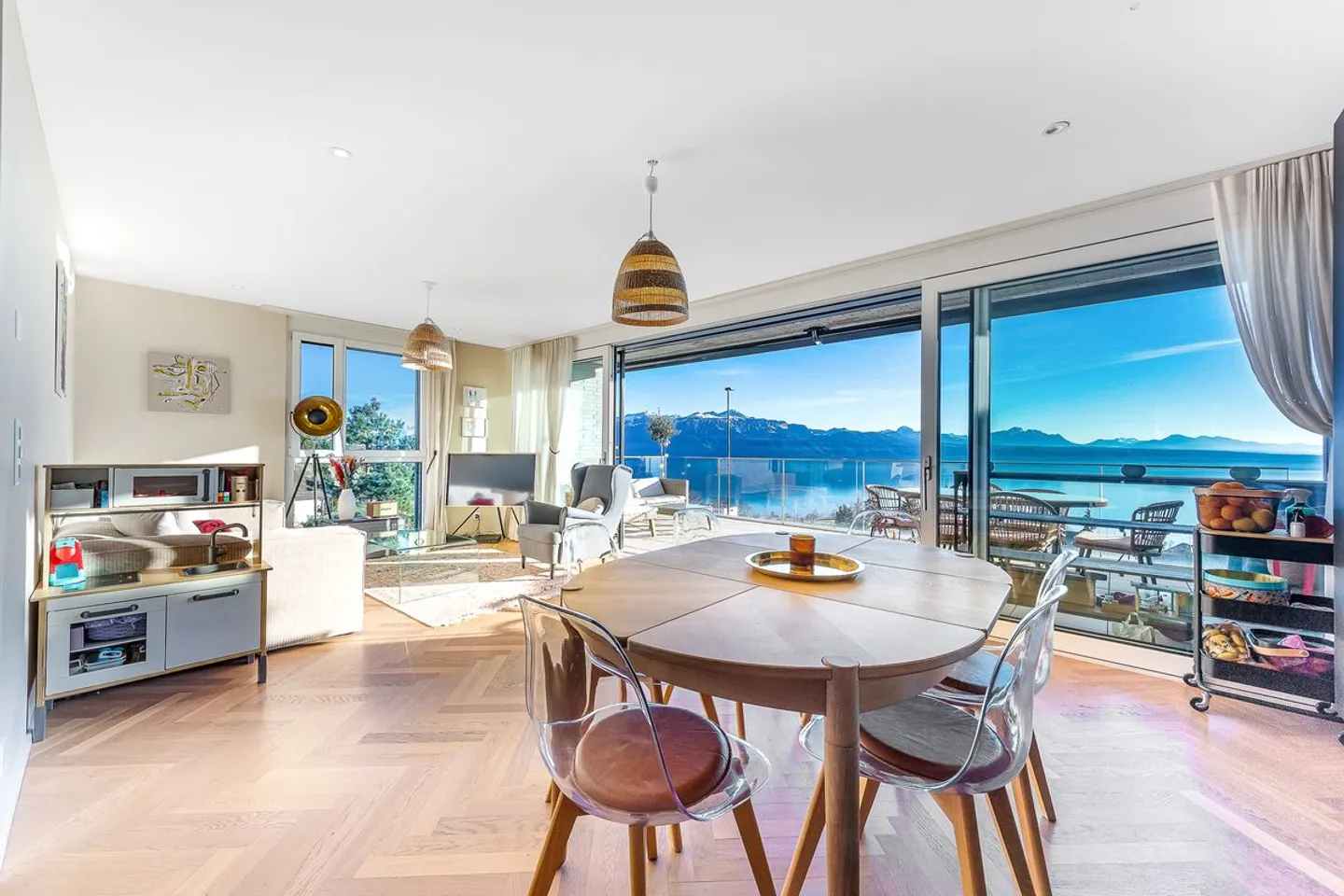 Appartement Élégant avec Vue sur le Lac - Photo 3 sur 11