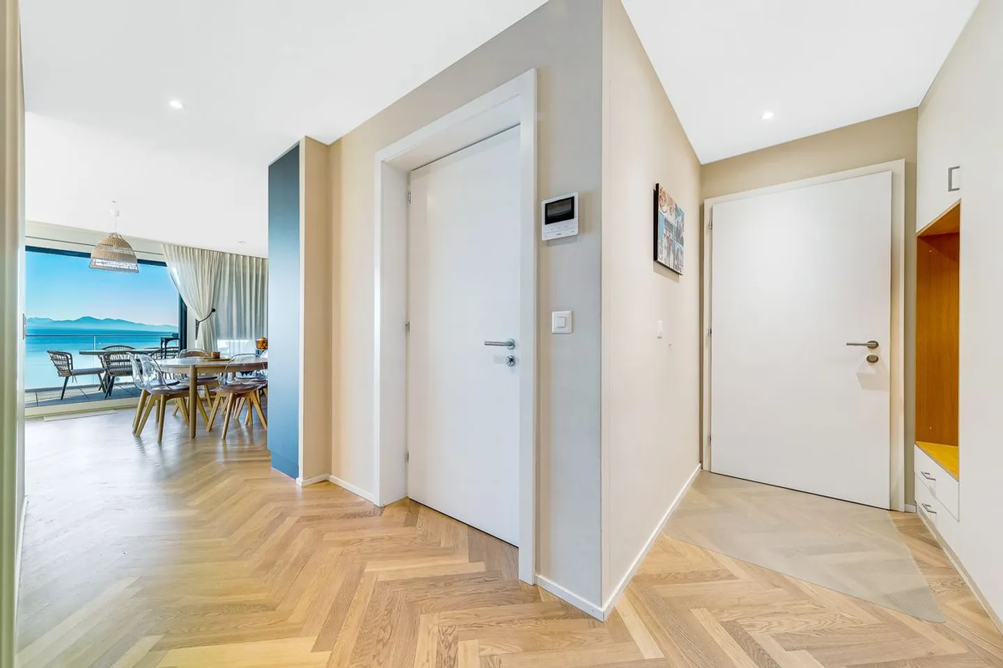 Appartement Élégant avec Vue sur le Lac - Photo 8 sur 11