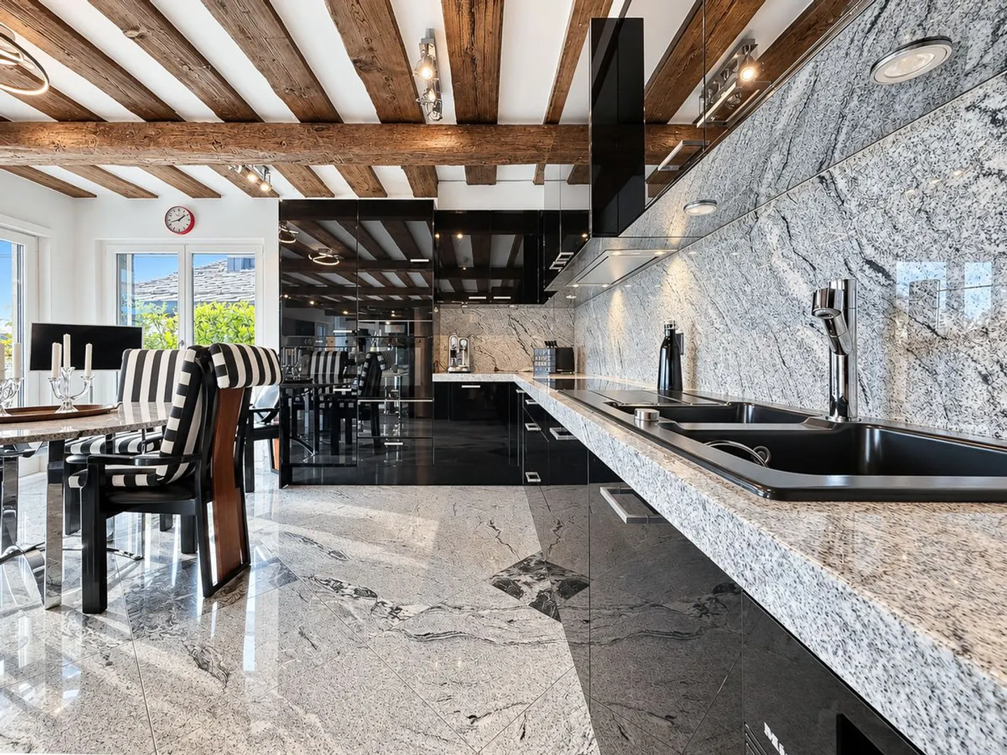 The Art of Alpine Living in All Its Exclusivity - Photo 8 of 13