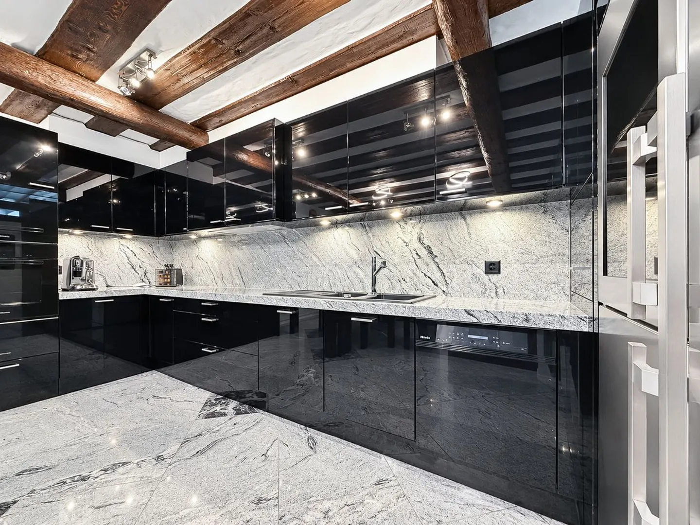 The Art of Alpine Living in All Its Exclusivity - Photo 9 of 13