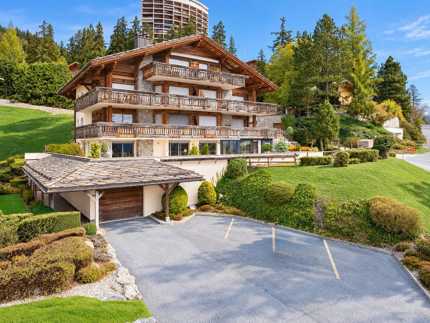 The Art of Alpine Living in All Its Exclusivity - Photo 2 of 13