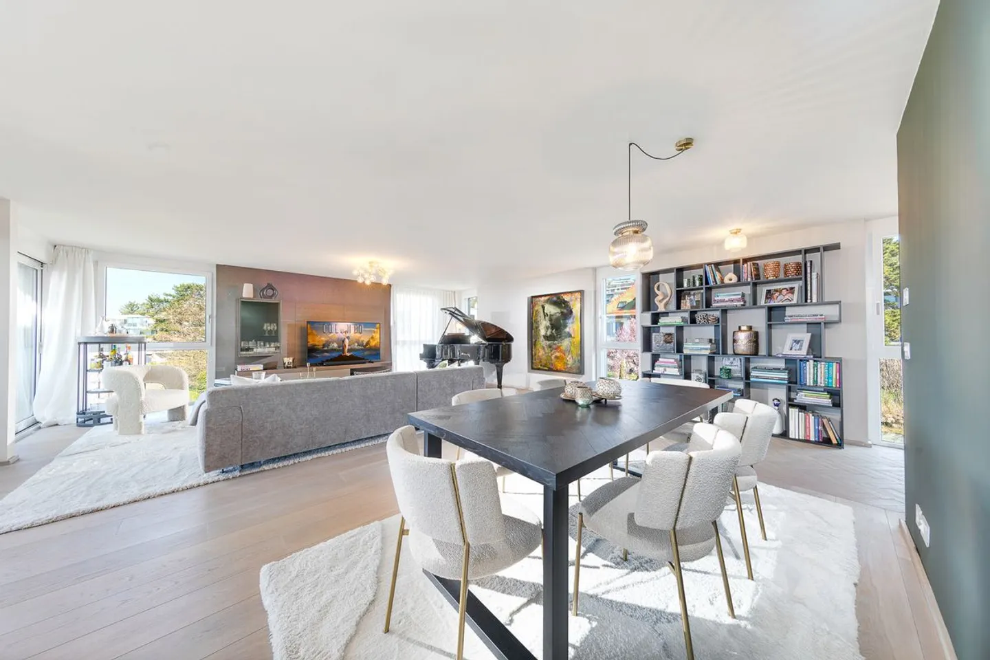 Luxurious penthouse with 180° panoramic view of the lake and the Alps - Photo 2 of 13