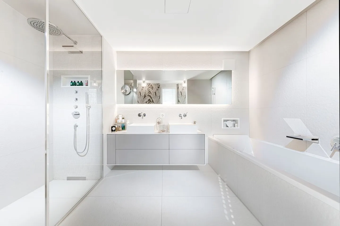 Luxurious penthouse with 180° panoramic view of the lake and the Alps - Photo 9 of 13