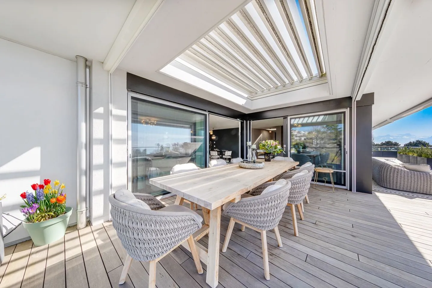 Luxurious penthouse with 180° panoramic view of the lake and the Alps - Photo 13 of 13