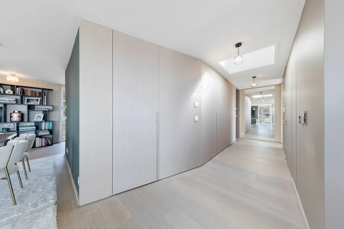 Luxurious penthouse with 180° panoramic view of the lake and the Alps - Photo 5 of 13