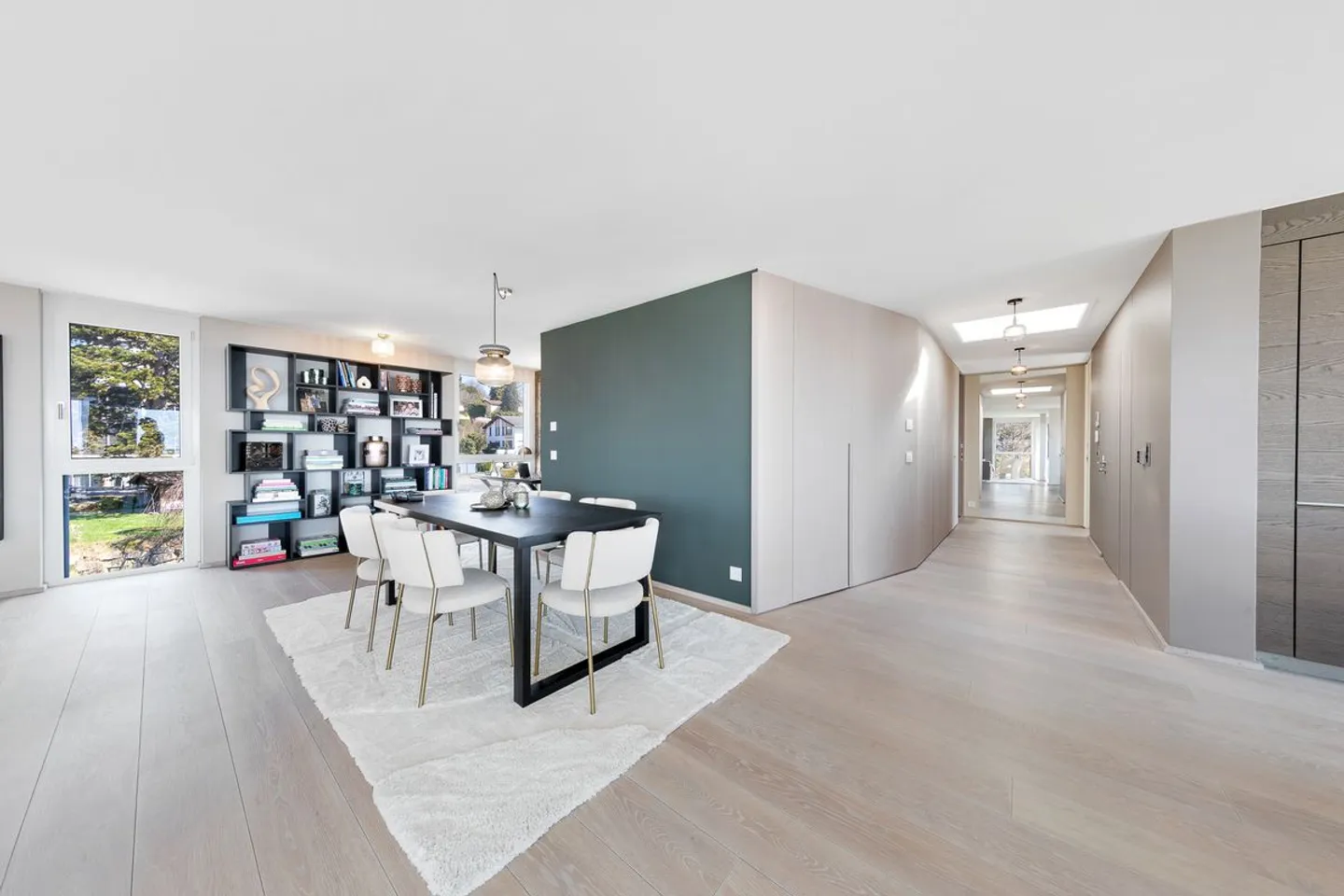 Luxurious penthouse with 180° panoramic view of the lake and the Alps - Photo 4 of 13