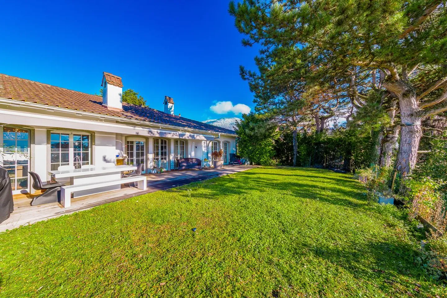 Élégante villa avec panorama sur le Léman et studio privatif - Foto 2 von 7