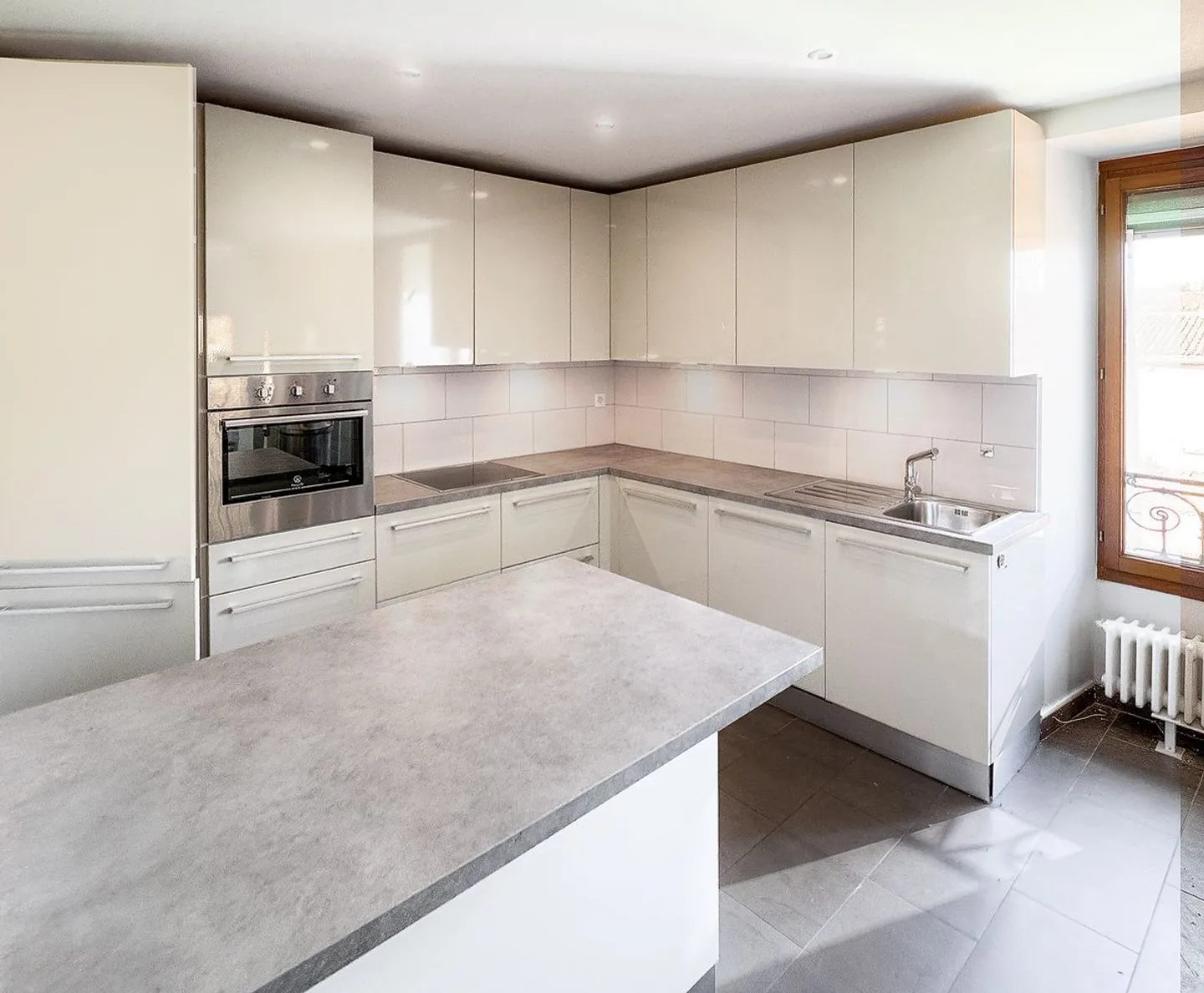 Majestic Historic Residence in Plan-les-Ouates - Photo 4 of 10