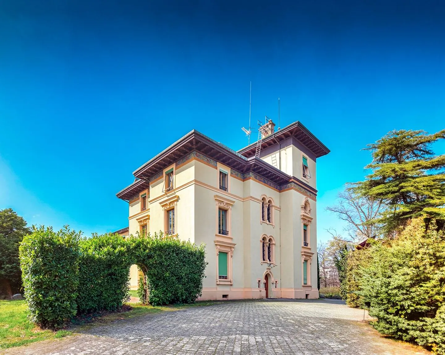 Majestic Historic Residence in Plan-les-Ouates - Photo 1 of 10