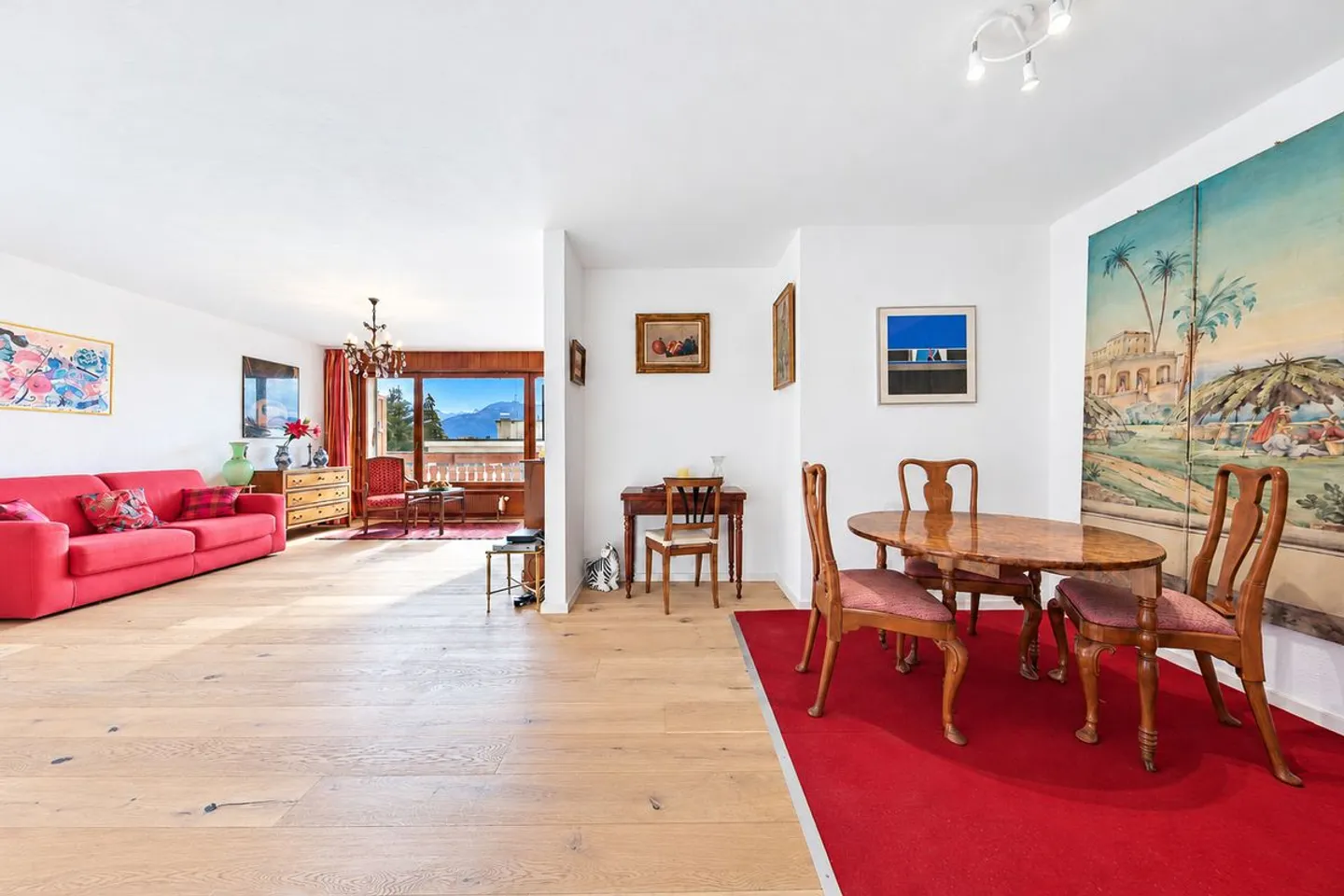 Wunderschöne renovierte Wohnung, lichtdurchflutet mit Balkon und Blick auf die Berge - Foto 6 von 11