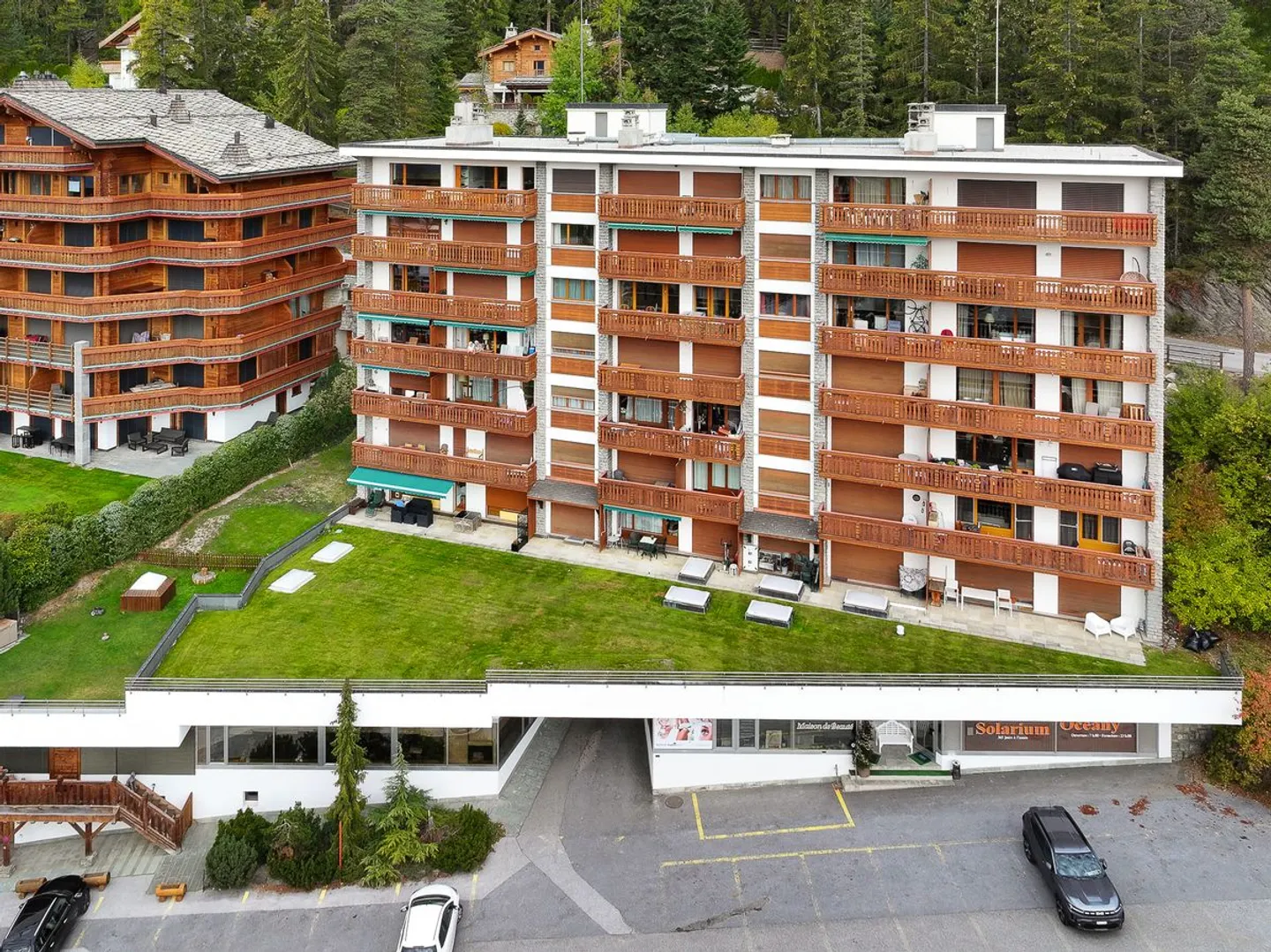 Wunderschöne renovierte Wohnung, lichtdurchflutet mit Balkon und Blick auf die Berge - Foto 11 von 11