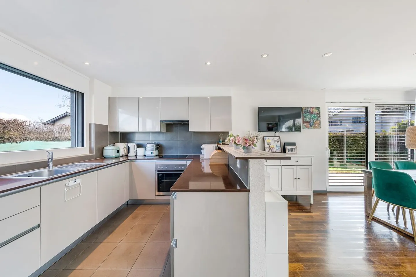 Reihenhaus mit 5,5 Zimmern in einer ruhigen Nachbarschaft - Foto 5 von 13