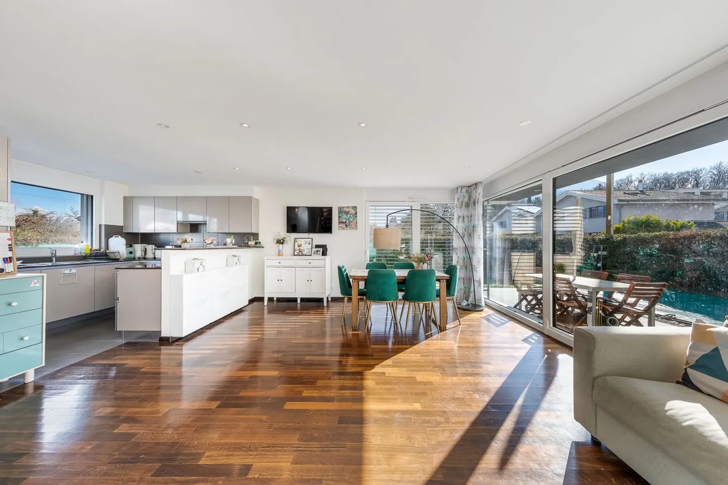 Reihenhaus mit 5,5 Zimmern in einer ruhigen Nachbarschaft - Foto 2 von 13